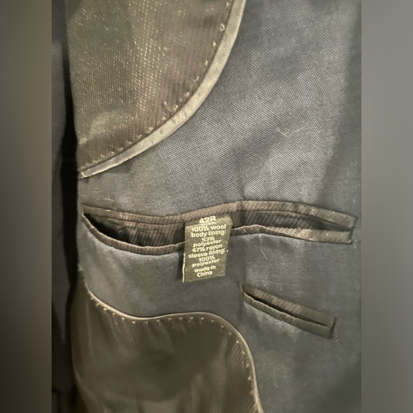 BAR III Slim Fit Solid Wool Suit Size 42R - 34x32 - Picture 2 of 6